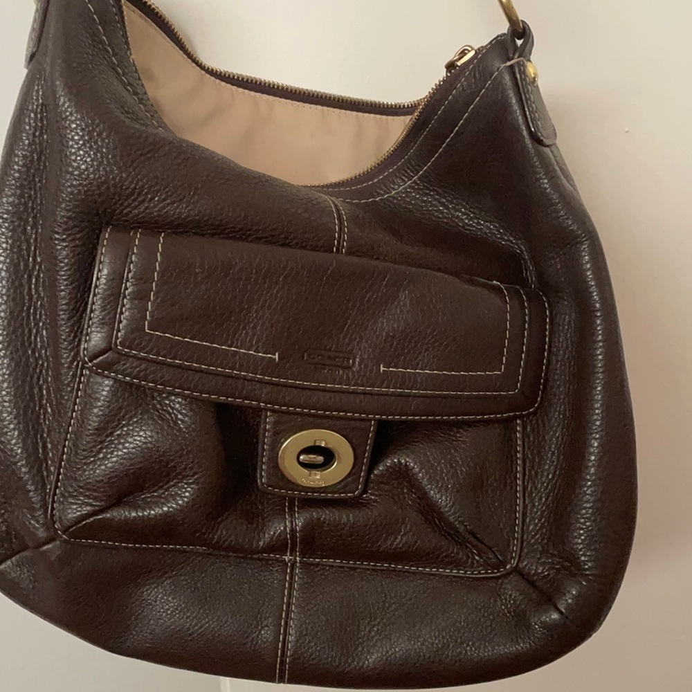 Coach brown leather purse like new.